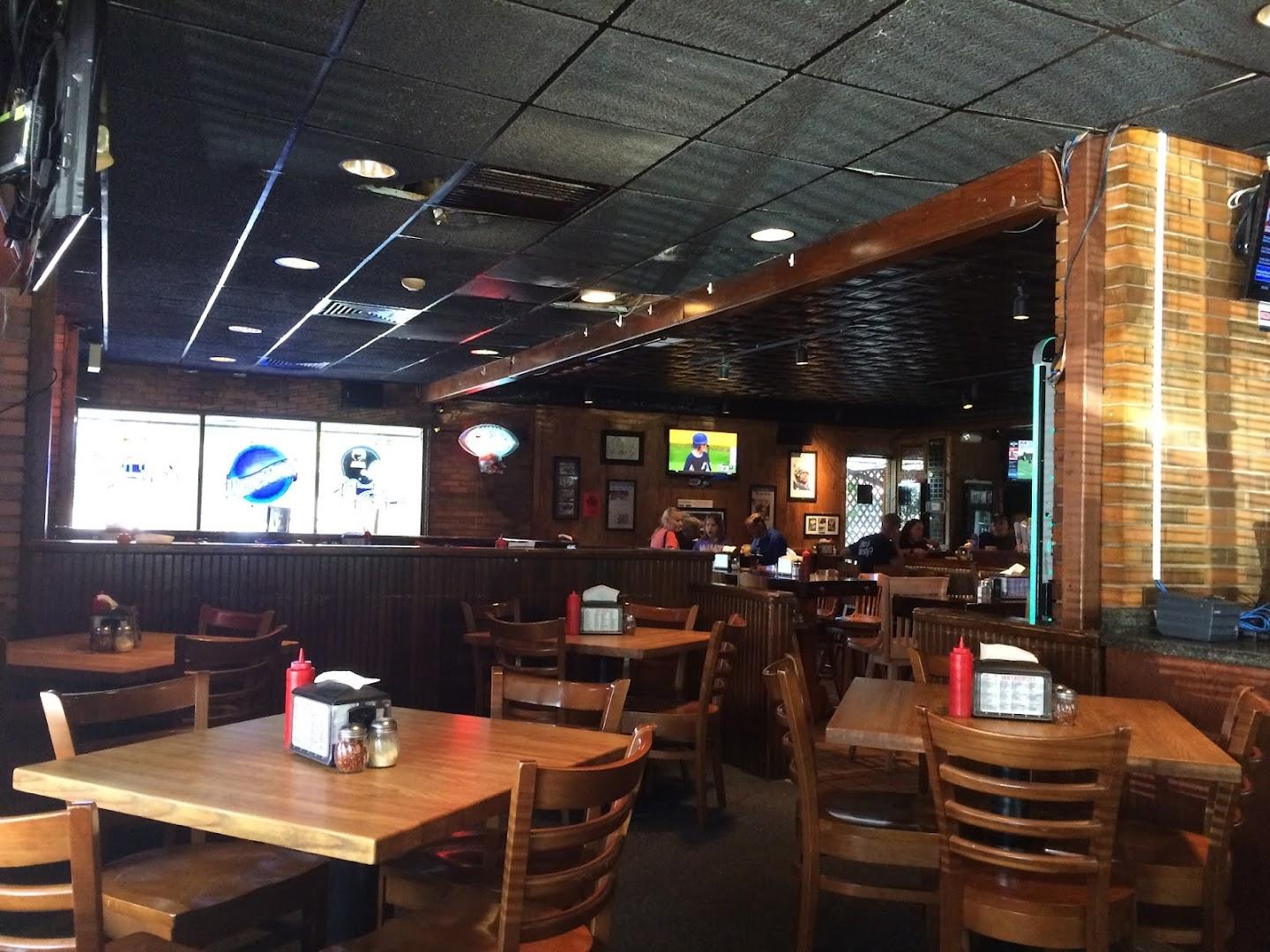 Van's Pizza Pub & Grill